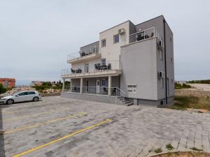 Charming Apartment in Novalja near Zr e Beach