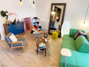 Duplex lumineux, coloré, atypique face cathédrale