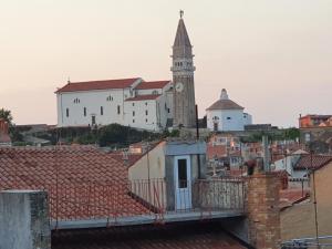 Apartments Lara with more affordable parking