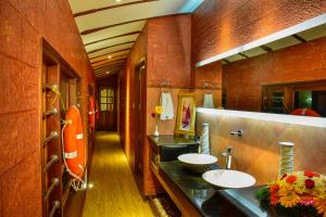 Abad Premium House Boat