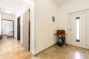 Beautiful villa Eden with pool and jacuzzi immersed in the vegetation