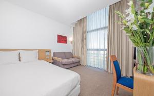 Room #9354745 room in Exe Madrid Norte