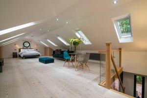 Luxury Coach house next to woodland in Knutsford