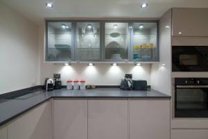 Luxury Coach house next to woodland in Knutsford