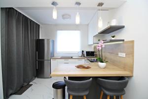 SeNs Apartments by Belmont Realty