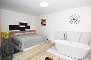 SeNs Apartments by Belmont Realty