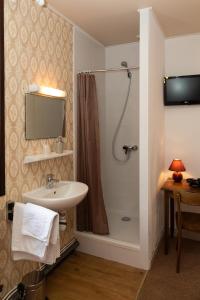 Hotels Hotel de la Mairie : Chambre Double avec Toilettes Communes
