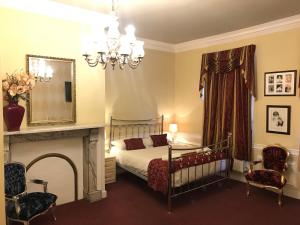 Deluxe Family Room room in The Gordon House Hotel