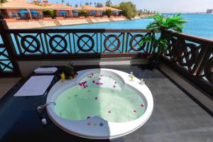 Golden Ocean Marina Hotel