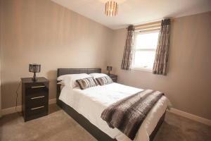 City Centre Executive 2 Bed Apartment with WiFi & Parking