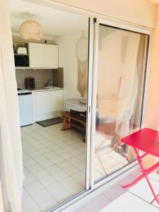 Les Capitelles Bord de plage avec grande piscine - Vue montagne - Balcon - Clim