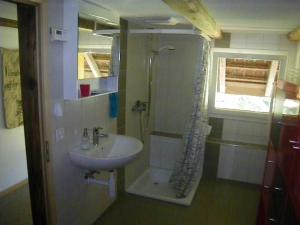 Quadruple Room with Shared Bathroom and Garden View room in Bühl 3