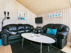 6 person holiday home in Løkken