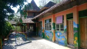 Bina Karya Guesthouse Syariah - Bantul
