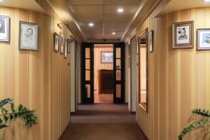 Attache Hotel