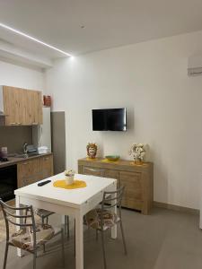 Figuccio Home
