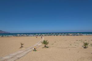 Pinelopi Beach Suites