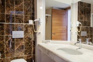 Triple Room with Pool View room in Numa Konaktepe Hotel