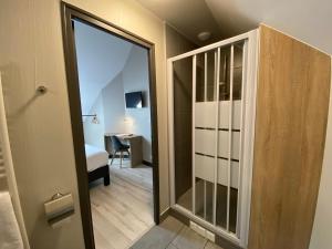 Hotels LOGIS - Hotel Saint Nicolas : photos des chambres