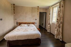 Hotels Chateau de la Falque, The Originals Relais (Relais du Silence) : Suite Prestige 