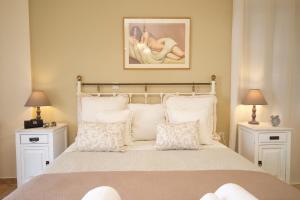 Trapezaki Villas, Seafront Accommodation