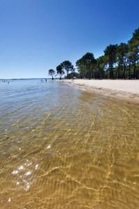 Hotels La Caravelle Logis : Chambre Lits Jumeaux - Vue sur Lac