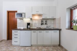 Apartments Mikanović