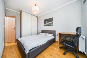 Glam Brewery Suite - Deluxe Apartment with Parking - by Upstairs