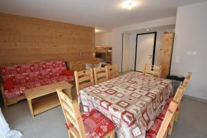 Maisons de vacances VAUJANYLOCATIONS - Domaine du Patre : photos des chambres