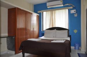 Nayath Serviced Apartments, Homely Stay for Families only since 2011 Close to Bus, Railway Stations, Near to Reliance Mart, Srinivasam complex and many Restaurants Fully Furnished Kitchen Pet Friendly