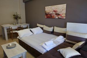 C.L.A. City Loux Apartment