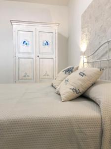 Angolo Mare Apartments & Rooms