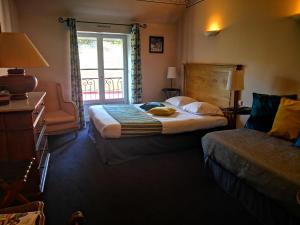 Hotels Hostellerie du Val d'Or : Chambre Triple