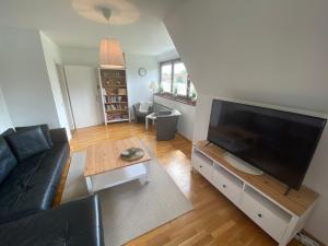 Ferienwohnung mit Balkon und eingezäunten Garten