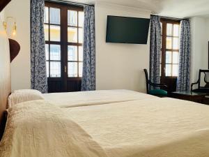 Deluxe Double or Twin Room with City View room in Hotel Don Miguel