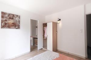 Appartements Les Sorbiers - CENTRE VILLE - Spacieux & Climatisation : photos des chambres