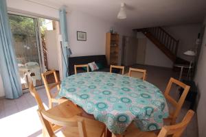 A quelques pas de la plage Belle Maison de vacances, 6 à 8 couchages, 3 chambres, balcon, jardin, parking, 50 m de la mer- PORTIRAGNES PLAGE LXBOSQD