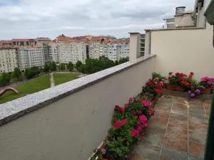 Duplex amplio,parking WiFi, 2 terrazas, bien conectado con playas, zona segura - 维戈