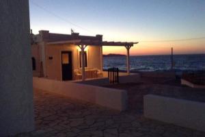 Mandrakia Apartment Milos Greece