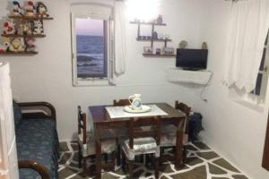 Mandrakia Apartment Milos Greece