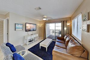 Two-Bedroom Apartment room in Bay-View Condo at Wolf Bay Villas