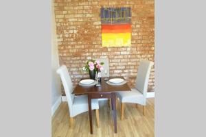 Cosy and Peaceful Maisonette with Terrace, Kidderminster