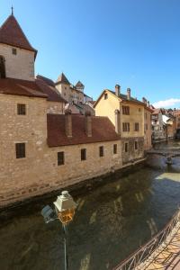 Appartements L'Appart' du 10 - T3 4 downtown Annecy with canal view : photos des chambres