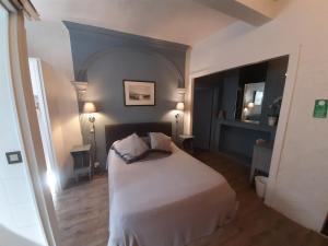 Hotels Hotel Saint Florent : photos des chambres