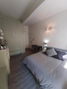 Hotels Hotel Saint Florent : photos des chambres