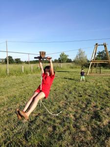 B&B / Chambres d'hotes La Roulotte des Grillots : photos des chambres