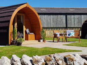 Double room with Patio and Hot Tub (Ingleborough) room in Ribblesdale Pods