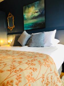 The Waterside Apartment 112 Harbour Mills