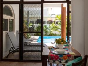 Casa Sonoma - Charming Condos Minutes from Beach & Reef