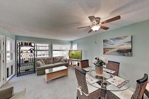 Two-Bedroom Apartment room in Walk to Beach! Sunlit Getaway with Pools & Tennis condo